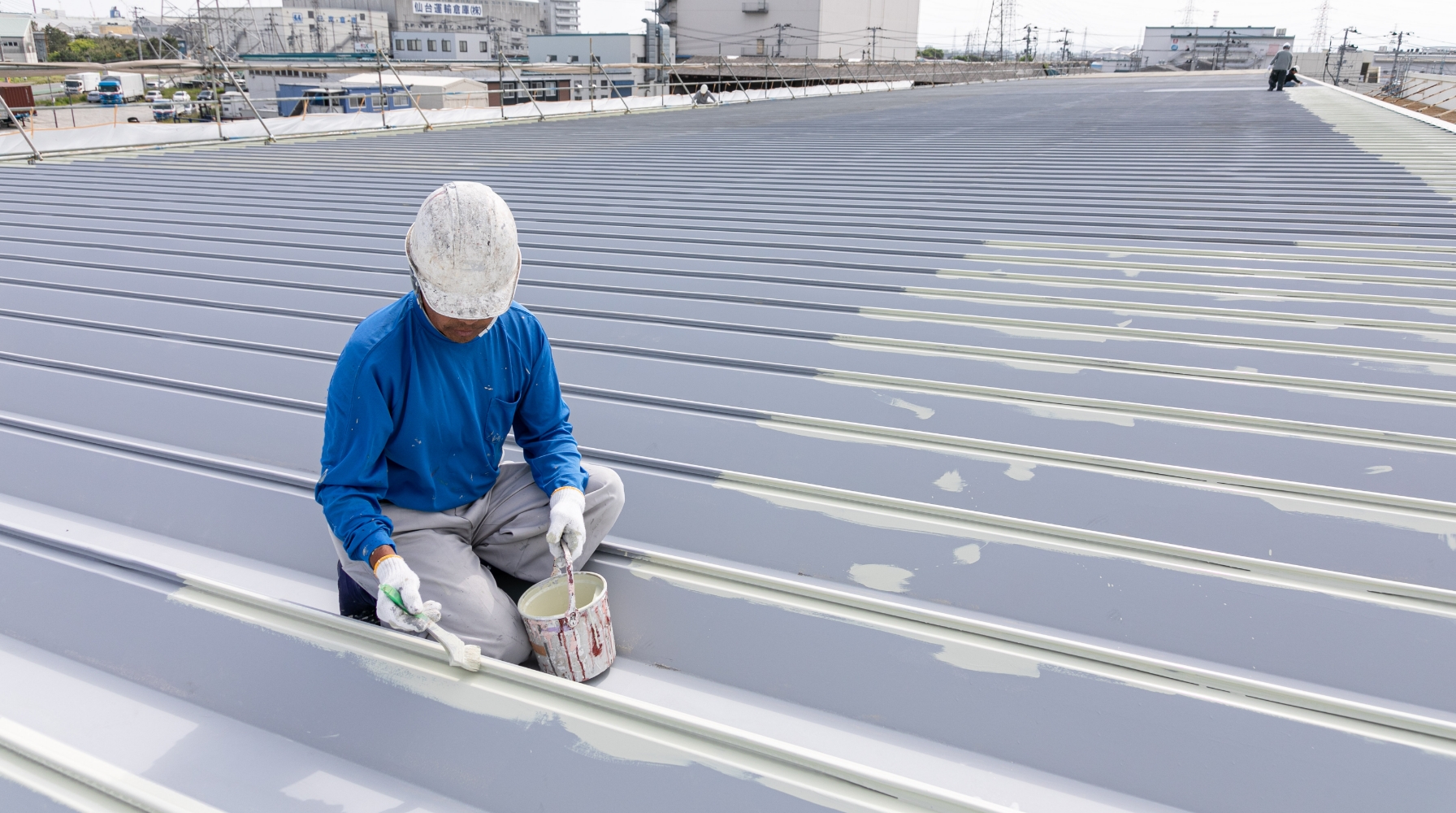 ヤブ原産業の外壁塗装工事のこんなことまでやっています！　下塗り