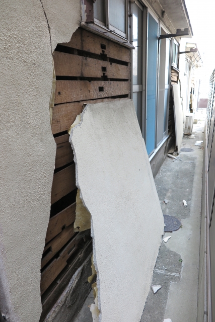 外壁材落下の修理