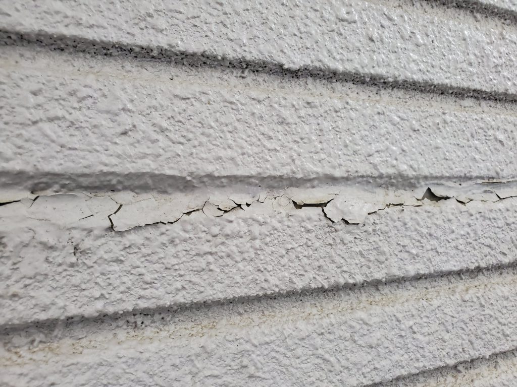 【外壁ひび割れ補修】シリコンシーリングを使ってはいけない理由と補修方法